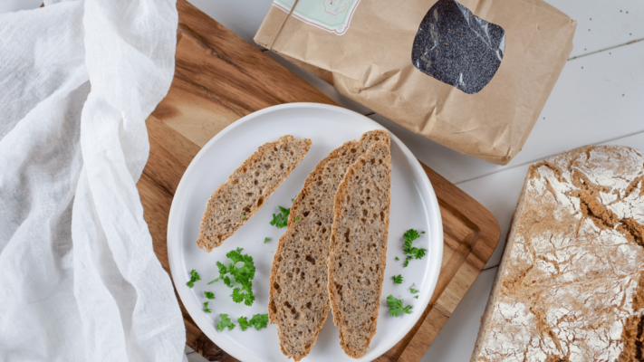 Sauerteigbrot mit Mohn und Chiasamen